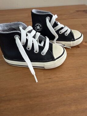 Converse Kids Black High-Top Sneakers with White Laces. Size 4 Baby